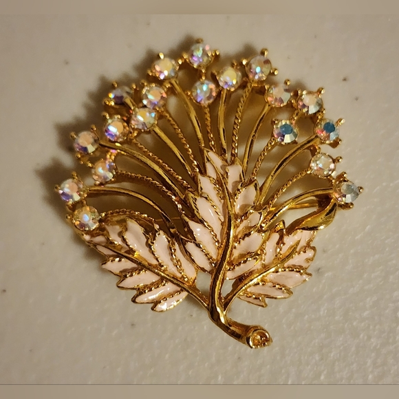 M. Jent sparkling rhinestones and light pink enamel brooch. - Picture 2 of 6